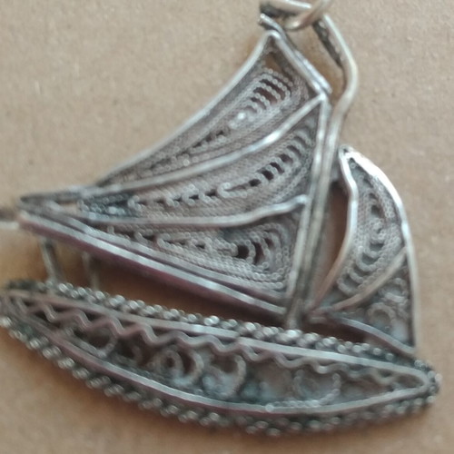 Silver Gianniotiko pendant like new with delicate design 3.5x3cm