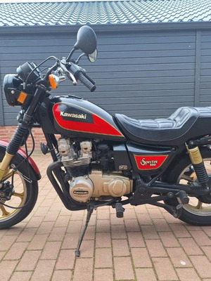 Kawasaki Specter 550 1986 like new, 16000 km, black road motorcycle