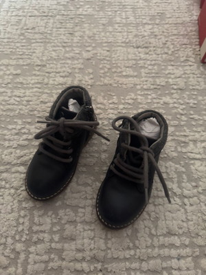 Mayoral kids leather boots size 23 used, blue