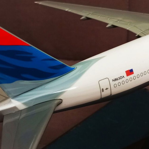 Boeing 777-232ER Delta Air Lines plastic model 1/200 scale new
