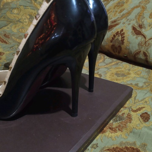 Patent leather pumps used size 39, 11 cm heel, black