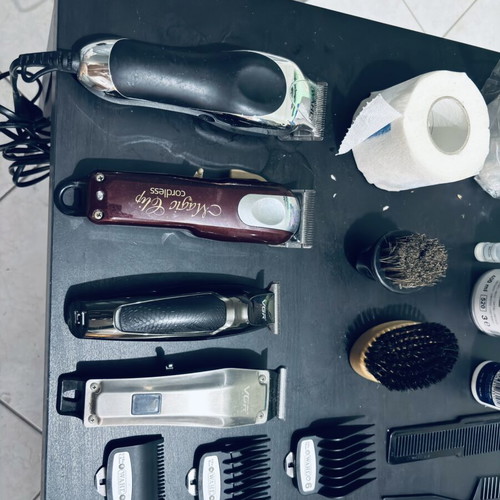 Wahl Professional Barber Set used, 4 clippers with full guide collection