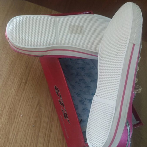 Sneakers women's size 38 fuchsia metallic like new