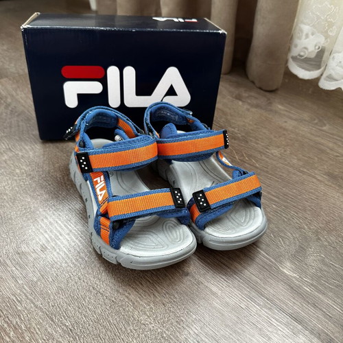 Fila kids sandals size 28 like new, gray