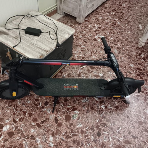 Electric Scooter Red Bull Race Teen 10" 350W like new