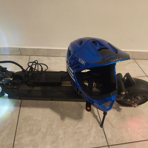 Electric scooter like new with extra accessories