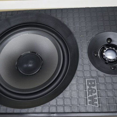B&W CWM 6i Wall Speakers like new with excellent sound