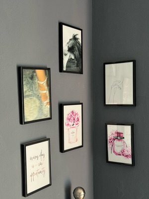 Picture frames with lights like new, set of 6
