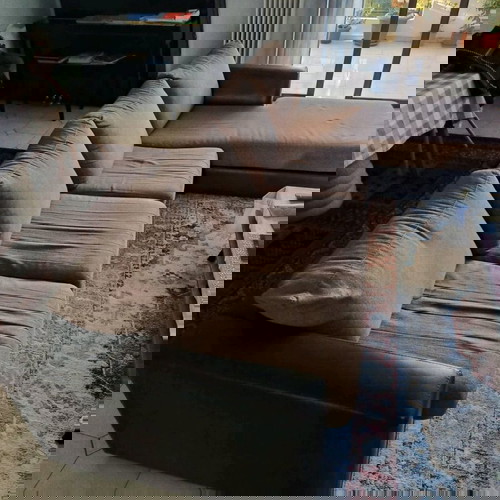 Γωνιακός καναπές μεταχειρισμένος με αλέκιαστο ύφασμα και δερματίνη