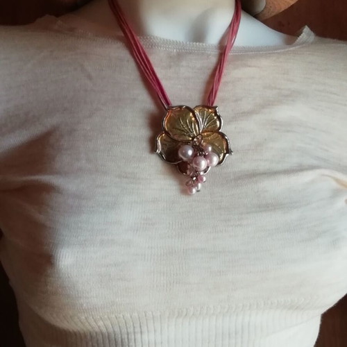 Steel necklace gold flower pendant with synthetic pink pearls 9 cords new