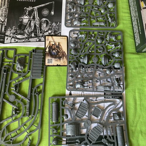 Conquest Trebuchet Hundred Kingdoms like new, with base and card, no box