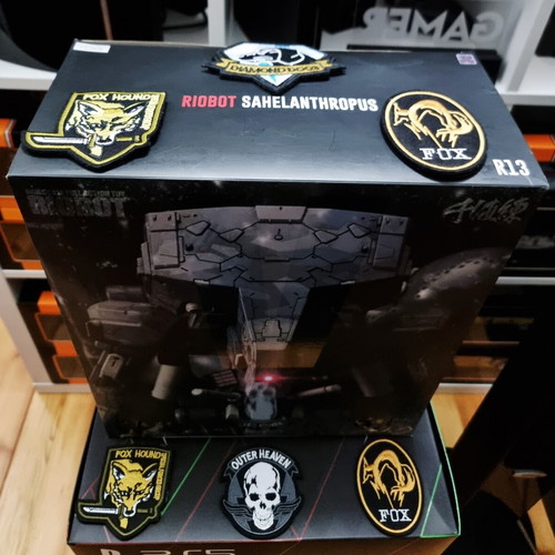 Riobot Sahelanthropus figure like new, MGS V