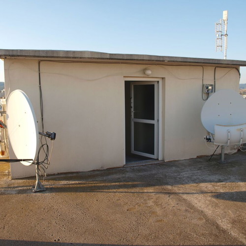 Complete satellite installation with VUSolo2 receiver, Toroidal T90 dish and 1.05m motorized dish
