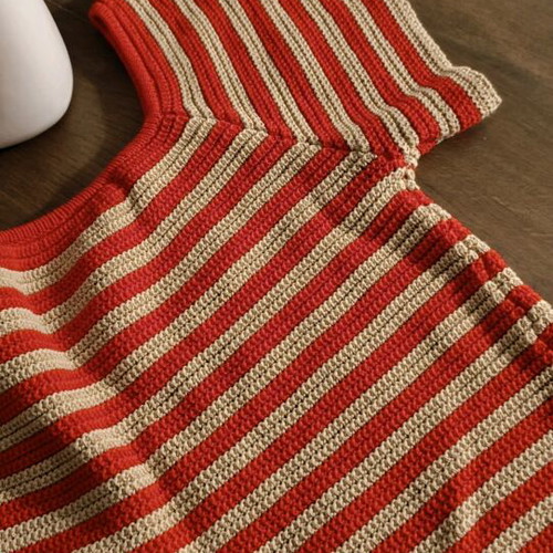 Cropped Vicolo top like new, size S, beige and red