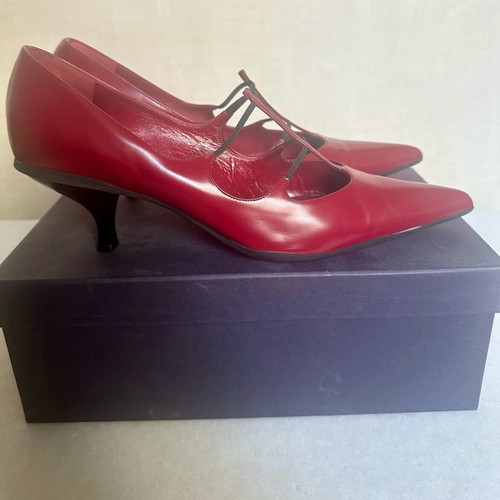 Prada women's pointed pump red with black detail like new