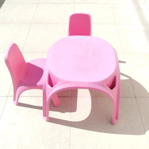 Table with 2 chairs used