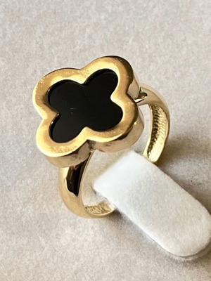 Van Cleef solid 14k yellow gold ring with onyx like new