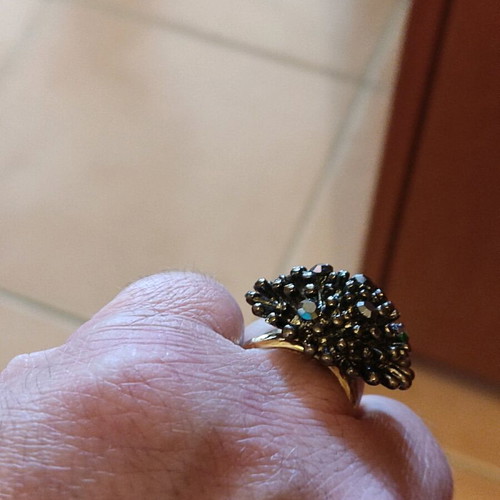 Ring with beautiful design like new