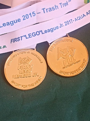 Set of 2 Official LEGO Robotics Medals FLL FLL Jr. 2015 & 2017 like new