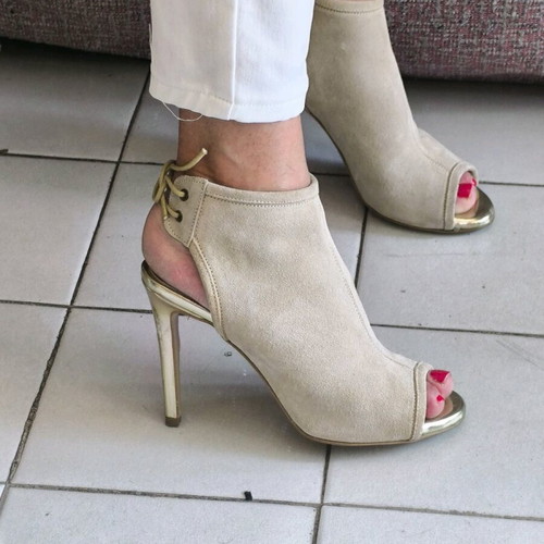 Leather sandals like new, size 38, with gold heels 11 cm