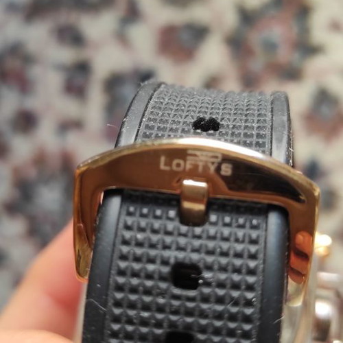 Loftys women's analog wristwatch with rubber strap