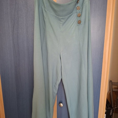Attrattivo turquoise culottes, size large