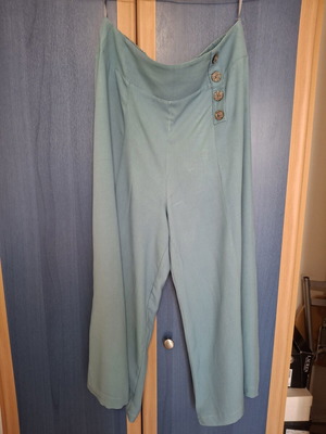 Attrattivo turquoise culottes, size large