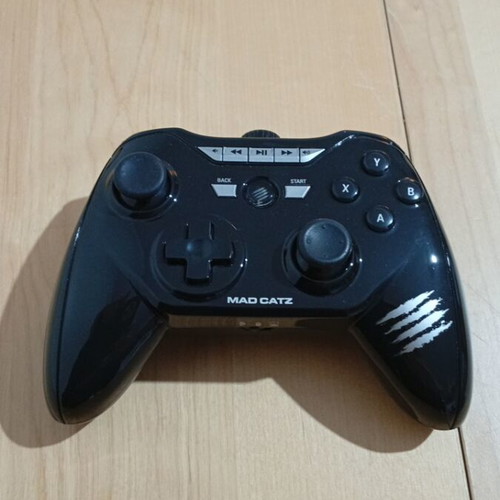 Mad Catz C.T.R.L.R Wireless Gamepad like new for PC and Android