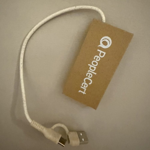 Adaptor polybrizo USB like new, suitable for multiple ports