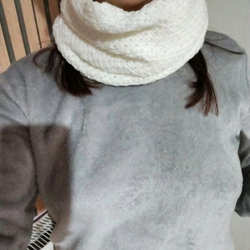 Knitted cream hat and neck set new