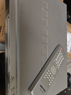 United DVD player with remote
