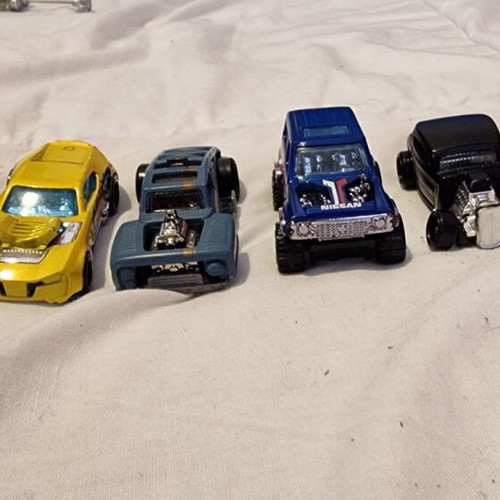 Hot Wheels and Matchbox toy cars like new