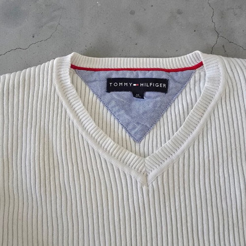 Vintage Tommy Hilfiger V-neck ribbed knit sweater like new, off-white