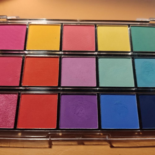 Mon revé palette like new with vibrant colors
