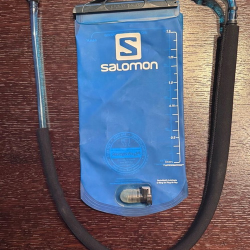 Salomon hydration bladder 1.5 liters like new