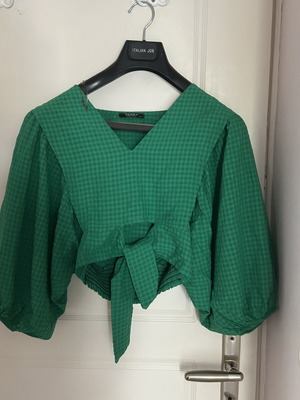 Emerald green two-piece set with cropped blouse and wide-leg pants
