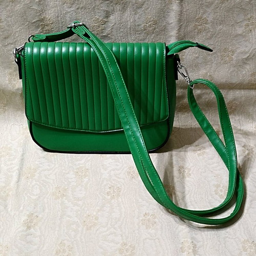 Green shoulder bag new with adjustable handle