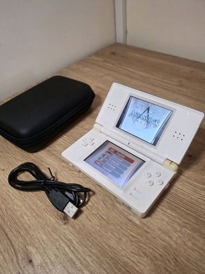 Nintendo DS Lite White like new with Assassin's Creed game