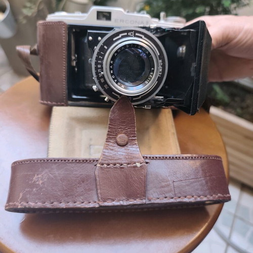 Ercona II camera used with leather case