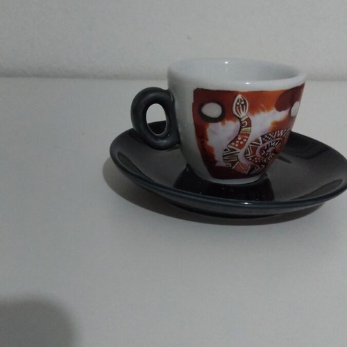 Set of 6 cups with saucers like new
