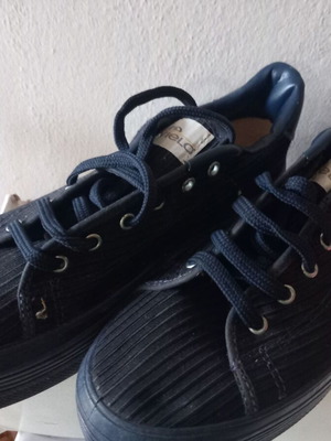 Blue canvas shoes size 41 with high sole