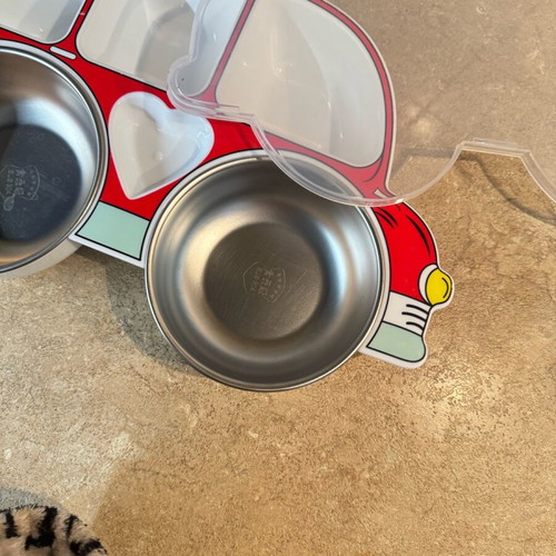 Children's plate car shape with lid like new