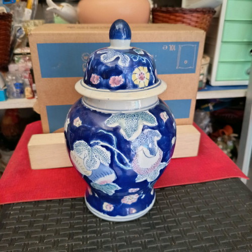 Chinese vase with lid new, dark blue porcelain