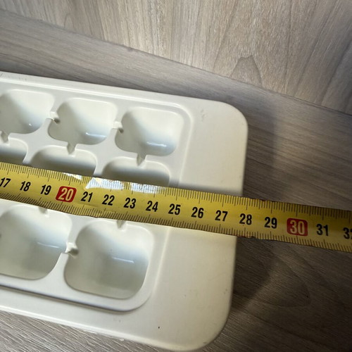 Ice cube tray from Pitsos fridge