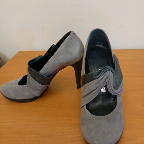 Gino Vaello suede and leather pumps like new, size 38, black and gray