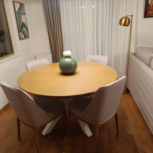 Dining table rotonda like new