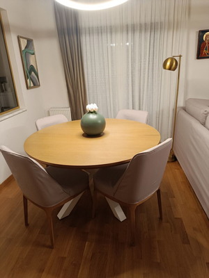 Dining table rotonda like new