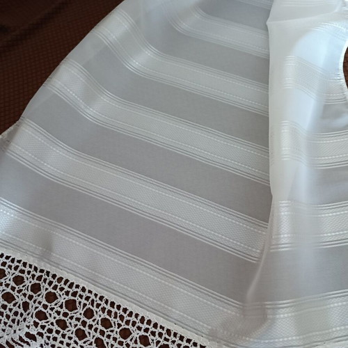 Tsevres with handmade lace like new, 1.30x0.50 m