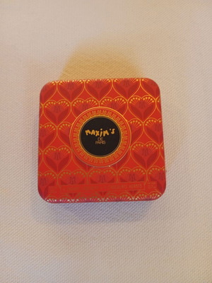 Maxim's Small Metal Case like new