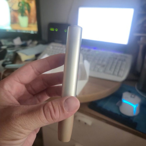 Iqos ILUMA One Gold device used with box and cable